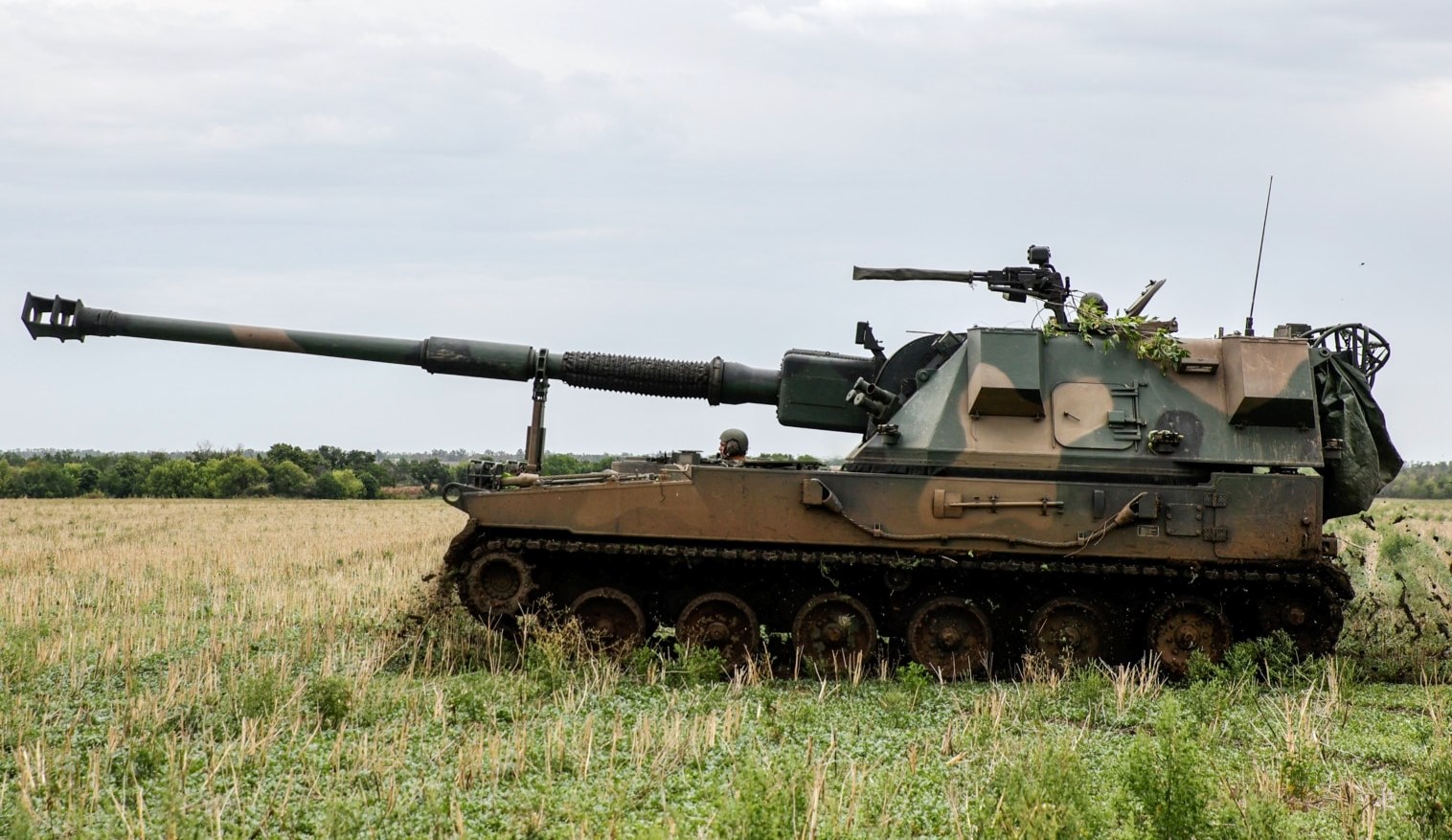 Lengyel lánctalpas önjáró tüzérségi berendezés „KRAB” az ukrán hadseregben.  Ukrajna.  2022 év.  Fotó: Radio Svoboda