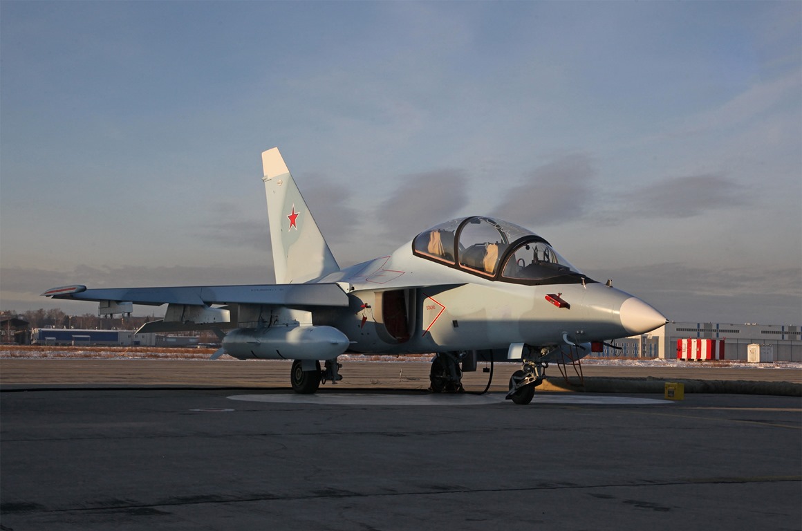 Російський навчально-бойовий літак Як-130 від Іркутського авіаційного заводу. Листопад 2022. Росія. Фото: ЗМІ РФ