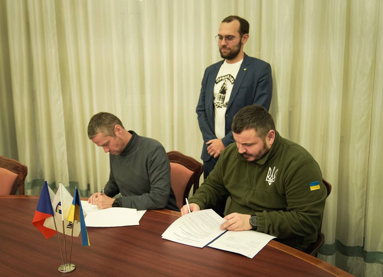 Підписання угоди між Укроборонпром та Міжурядовою агенцією оборонної співпраці міноборони Чехії, листопад 2022 Фото: Укроборонпром