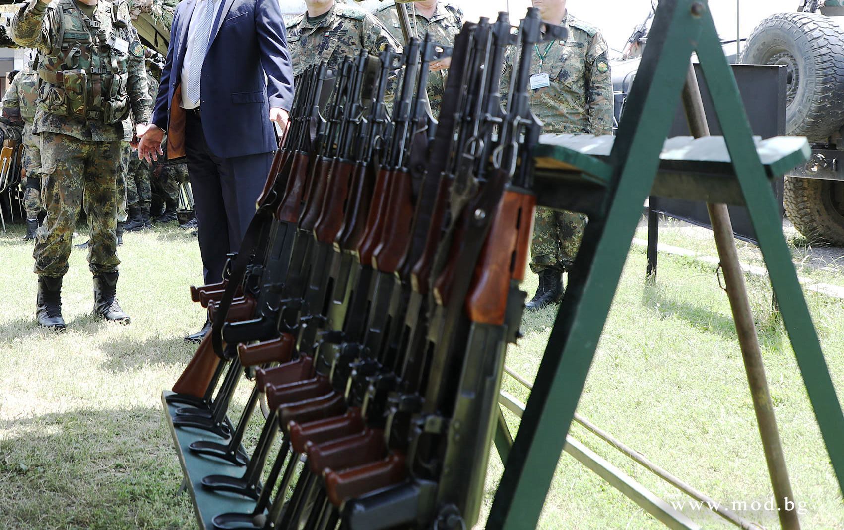 Стрілецька зброя болгарських військових. Фото: Міноборони Болгарії