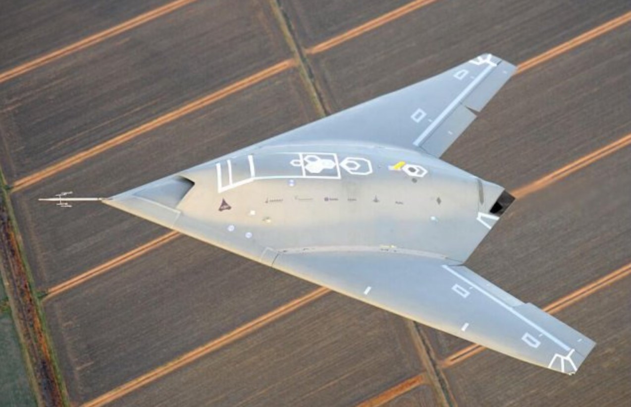 Демонстраційна модель безпілотного бойового літального апарату nEUROn, який розробляється у рамках міжнародного співробітництва під керівництвом французької компанії Dassault Aviation
