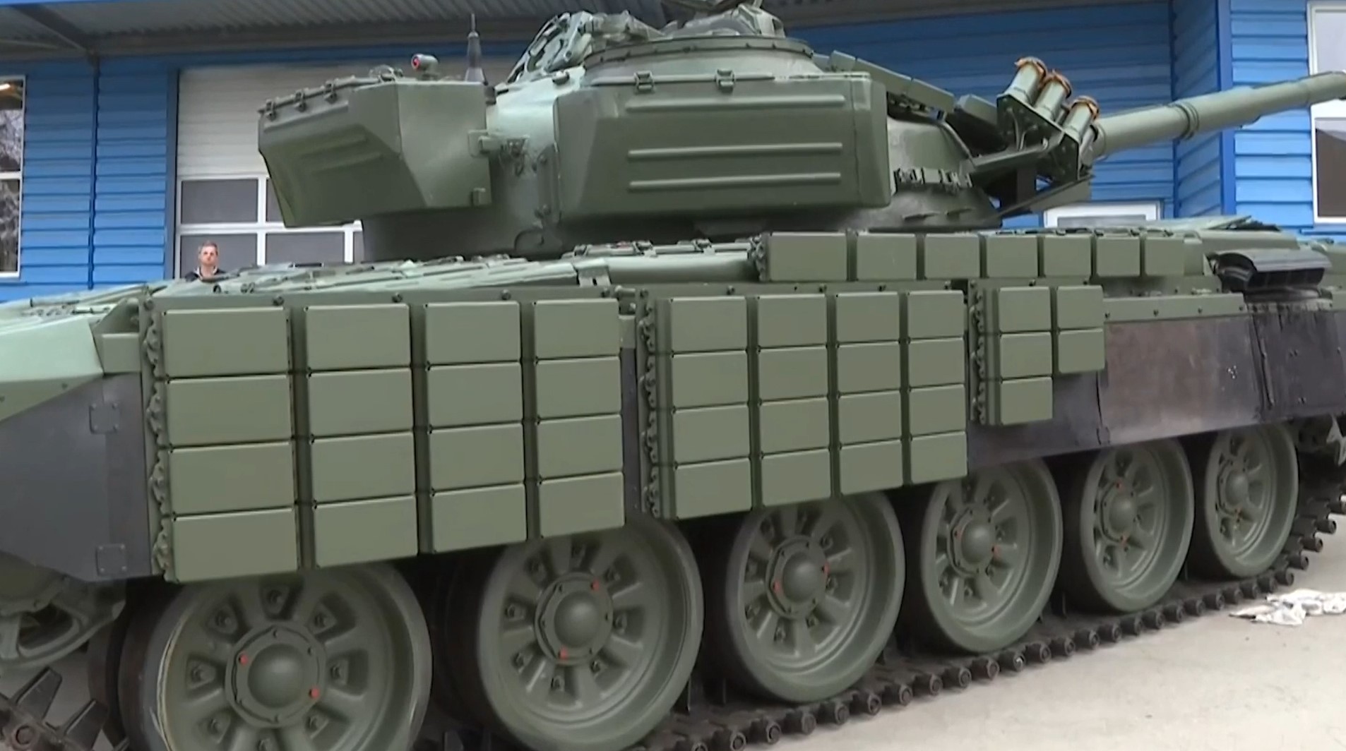 Модернізація танків Т-72 для України на заводі Excalibur Army. Чехія. Грудень 2022. Кадр з відео "Настоящее время"