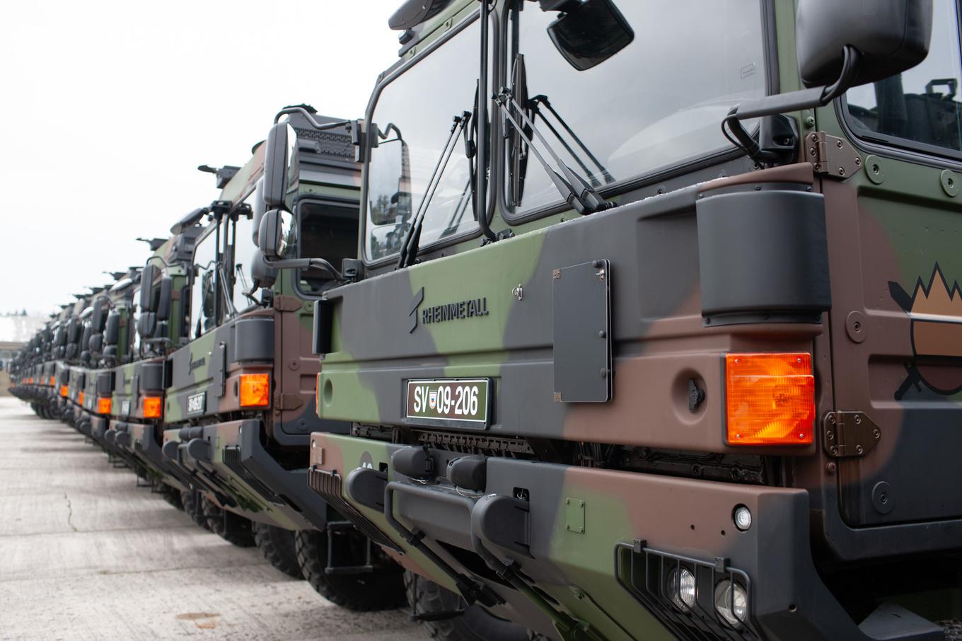 Вантажівки від Rheinmetall словенських військових. Грудень 2022. Словенія. Фото: ЗМІ Словенії
