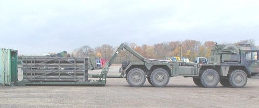 Завантаження боєприпасів на вантажівку Multi. Фото з відкритих джерел