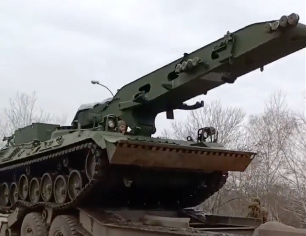 Німецький мостоукладальник Biber військових України, грудень 2022 Кадр з відео