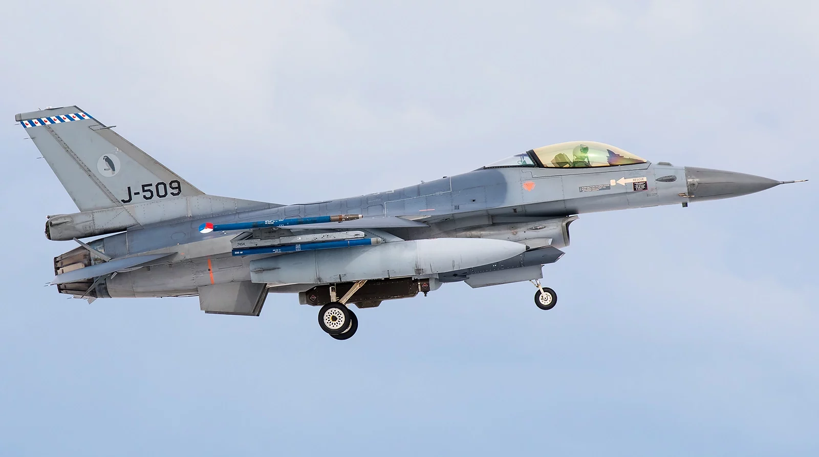 Hà Lan có kế hoạch cung cấp máy bay chiến đấu F-16 cho Ukraine 