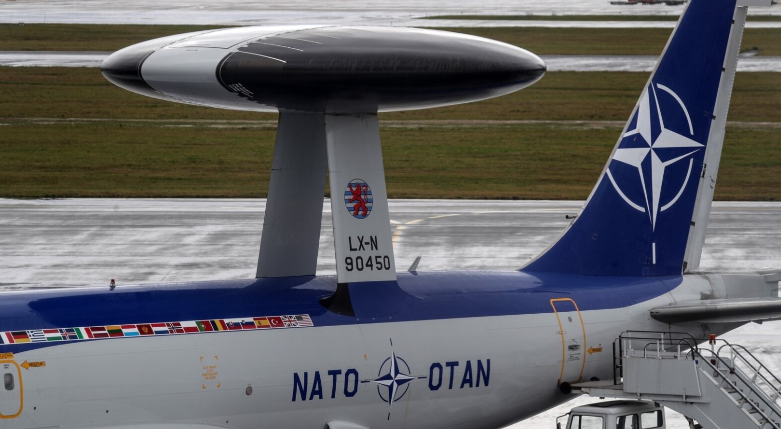 Літак дальнього радіолокаційного стеження (ДРЛС) LX-N90450 сил НАТО. Фото: НАТО