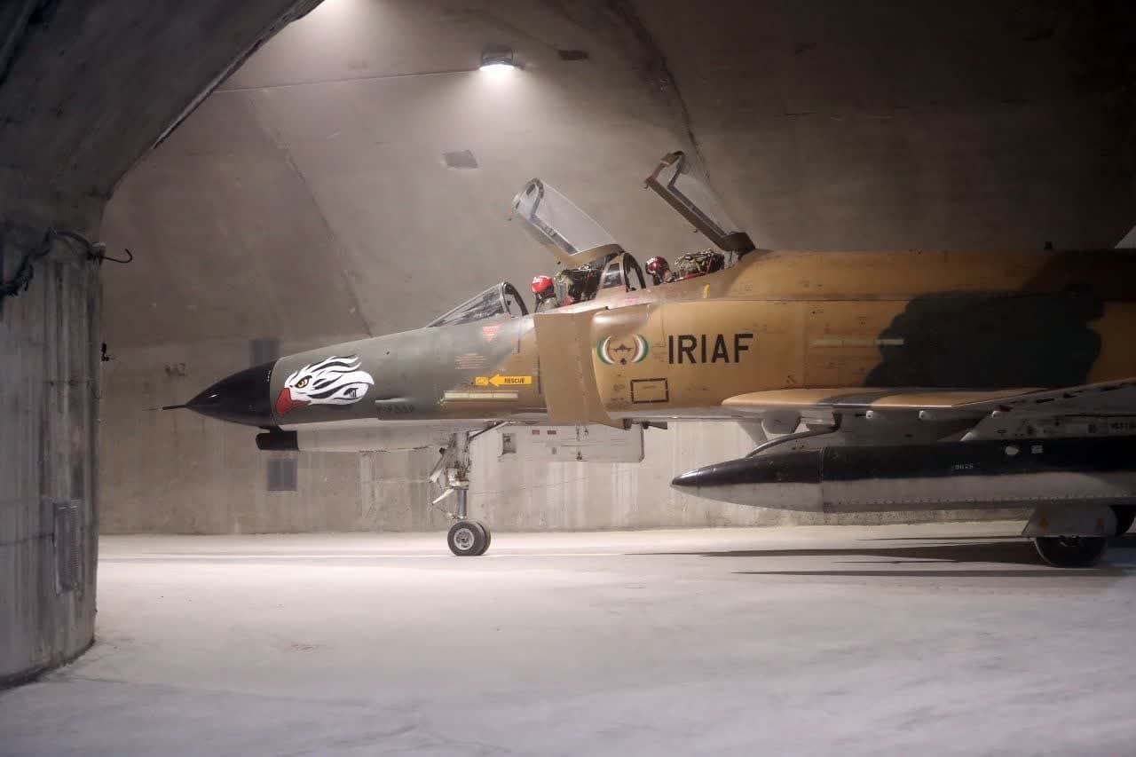 Винищувач F-4 Phantom II на підземній авіабазі "Oqab 44". Фото: IRNA