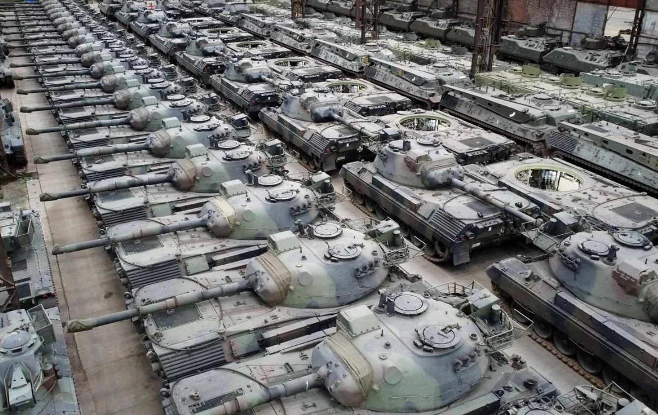 Німецькі танки Leopard 1 в ангарі компанії OIP Land Systems. Січень 2023. Бельгія. Фото: Reuters