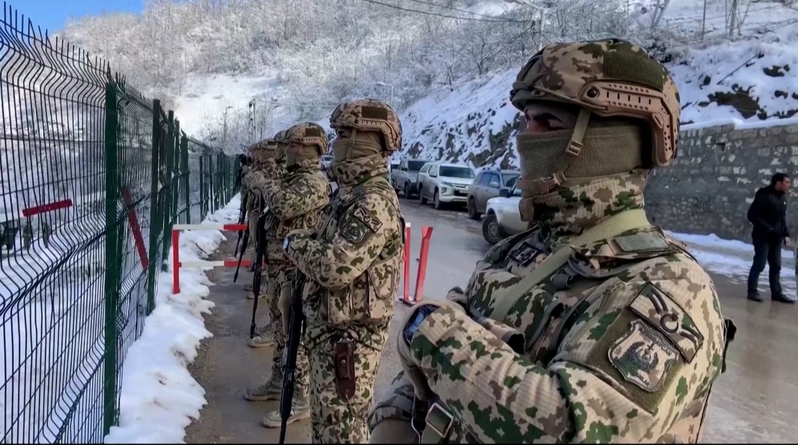 Азербайджанські військовослужбовці на ділянці Лачинського коридору, що прилягає до контрольованого Азербайджаном карабахського міста Шуші Фото з відкритих джерел