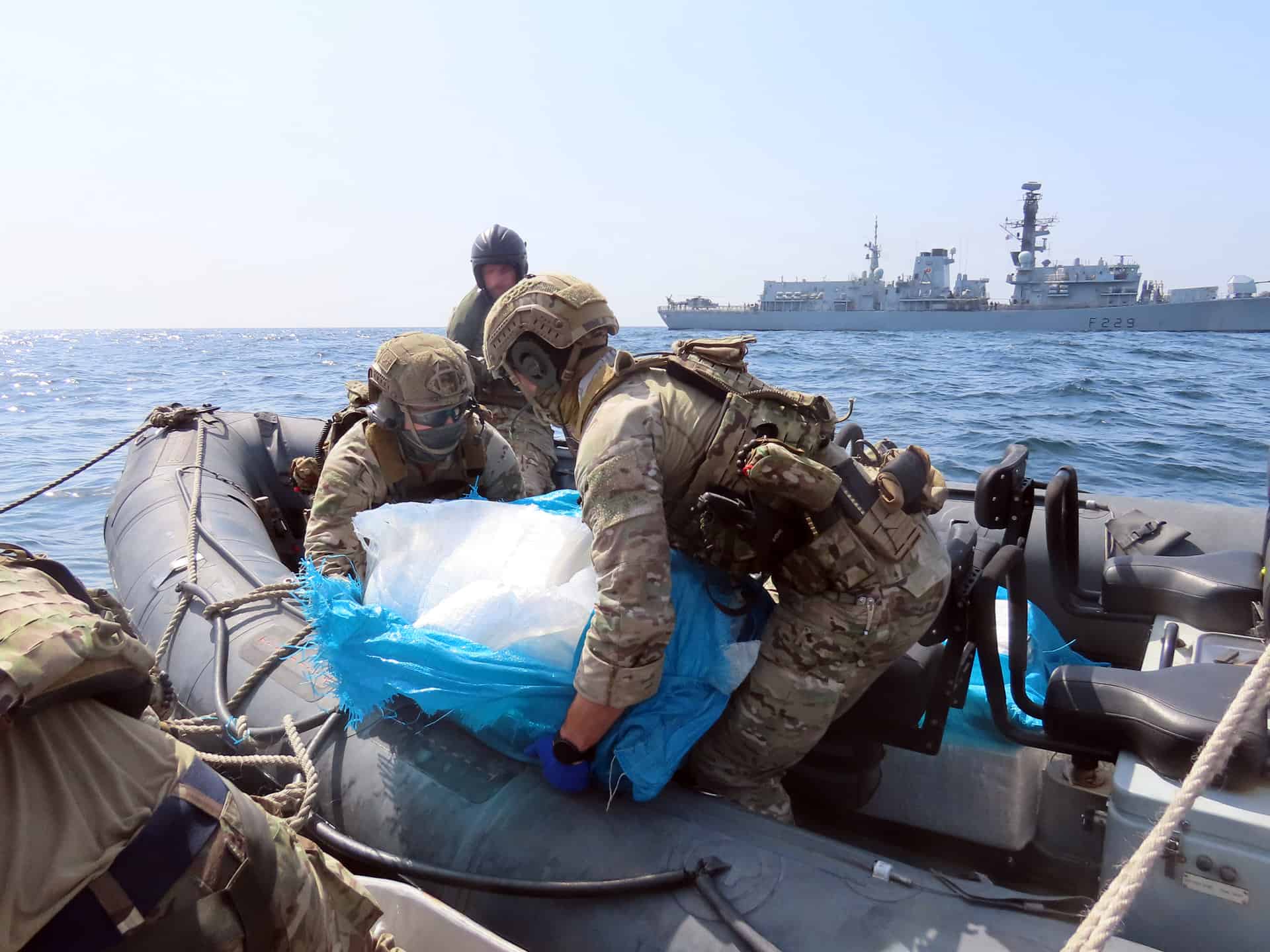 Військово-морські сили Великої Британії перехопили вантаж контрабандного озброєння