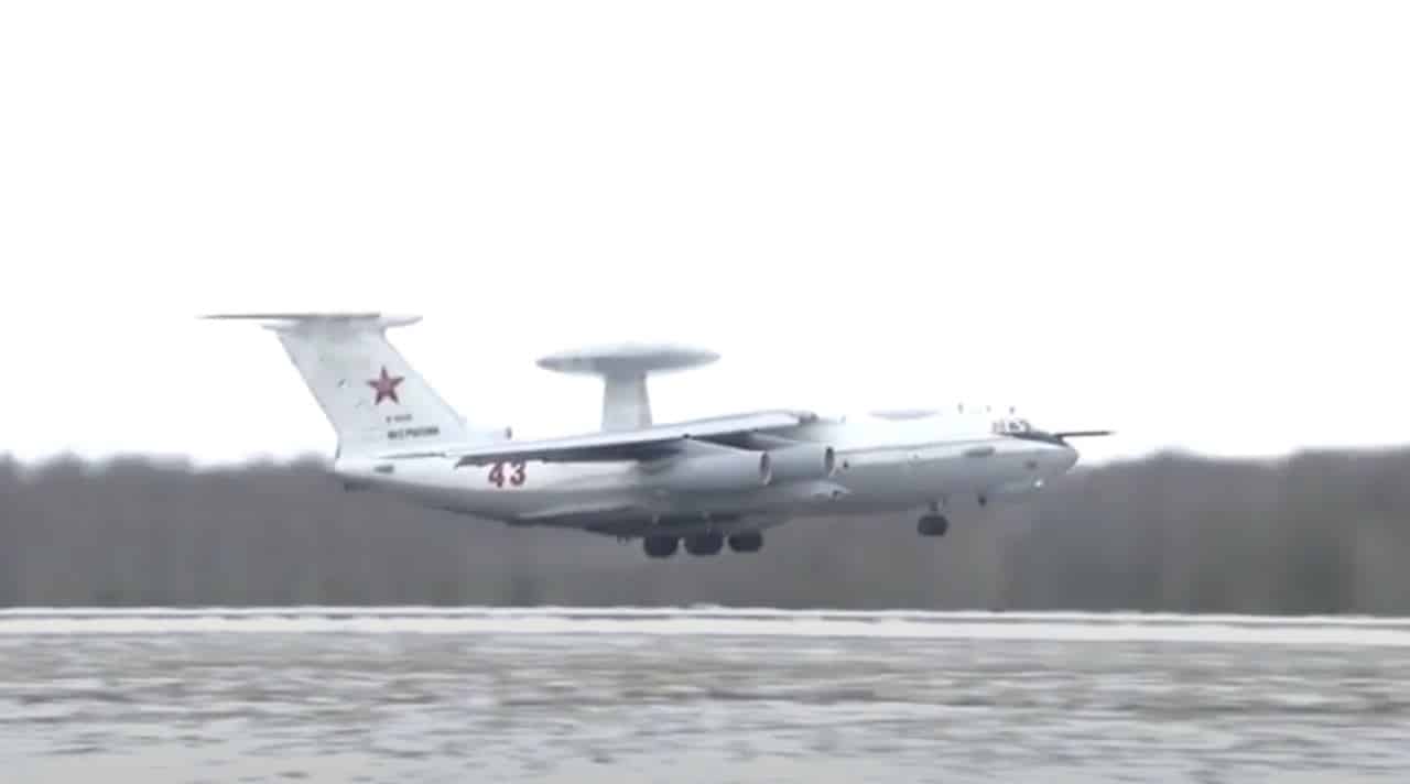 Літак А-50У RF 50608 під час злету з аеродрому Мачулищі, 2 березня 2023 Кадр з відео