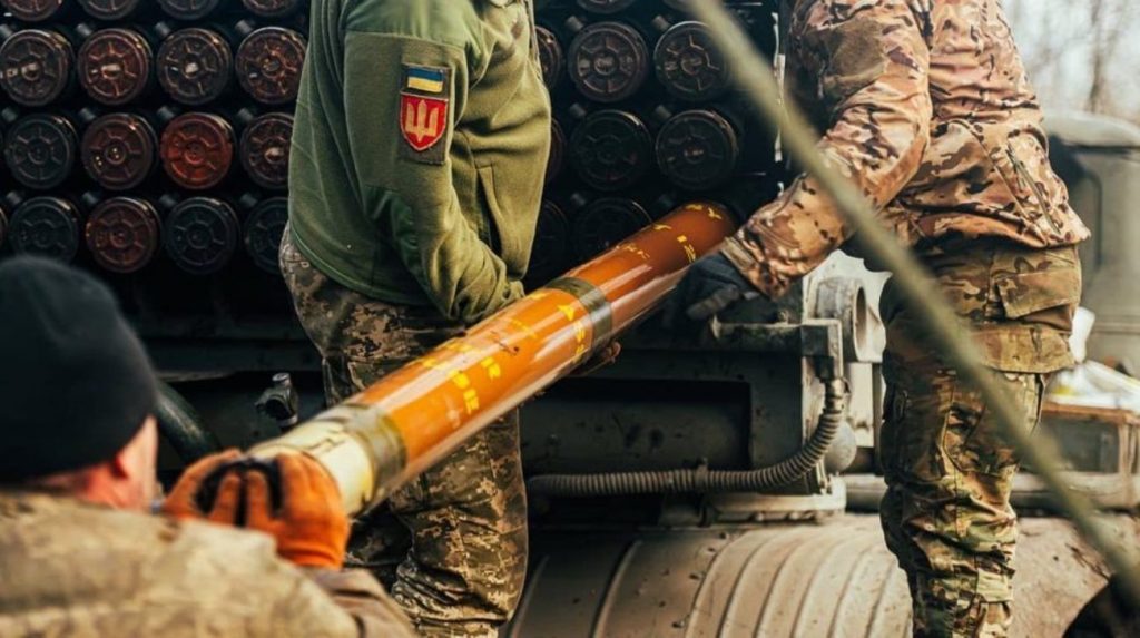 Реактивні 122-мм снаряди Yarmuk від Pakistani Ordnance Factories (POF) на озброєнні українських військових. Березень 2023. Україна.