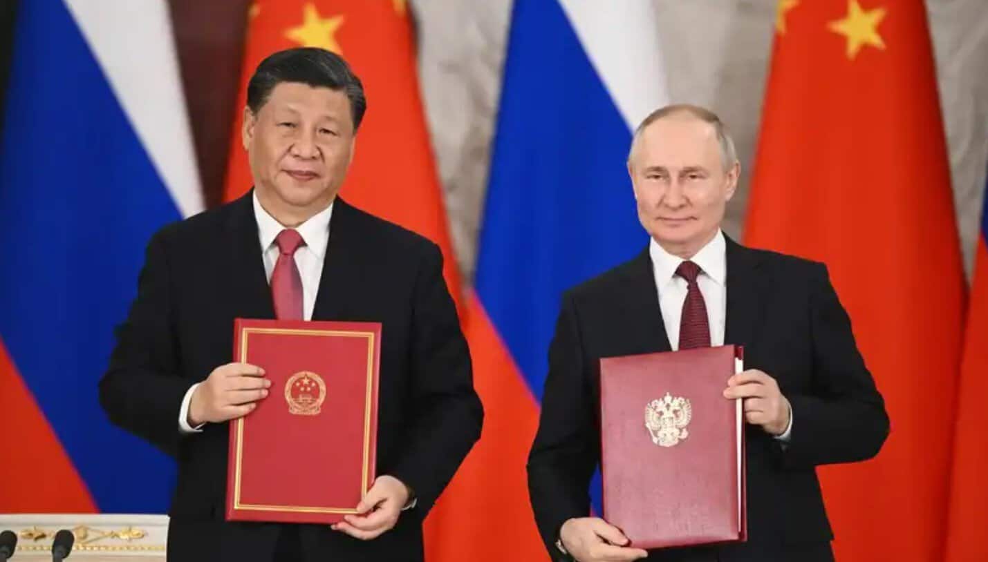 Голова КНР Сі Цзіньпін та очільник РФ Володимир Путні під час зустрічі у Москві у березні 2023 року. Фото: ЗМІ РФ