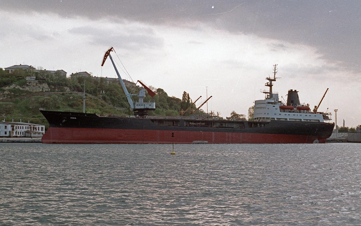 Танкер "Asia" у Севастопольській бухті. 2000-й рік