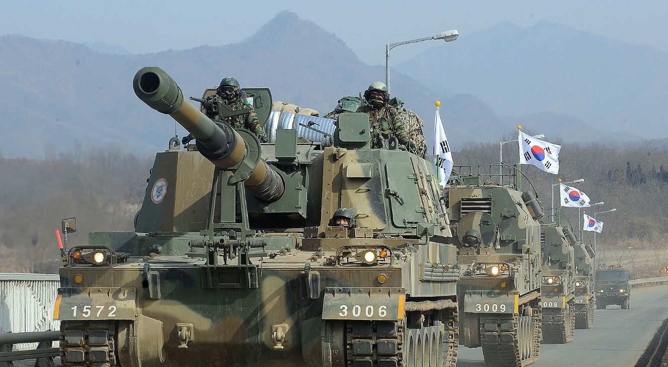 Самохідні артилерійські установки корейських військових. Фото: Міноборони Республіки Корея