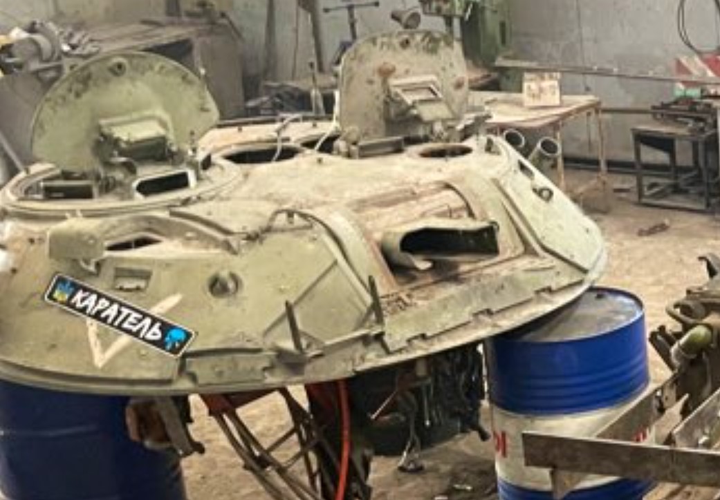 Перероблення Т-62 у важку БМП. Травень 2023. Україна. Фото: @padrevaletudo