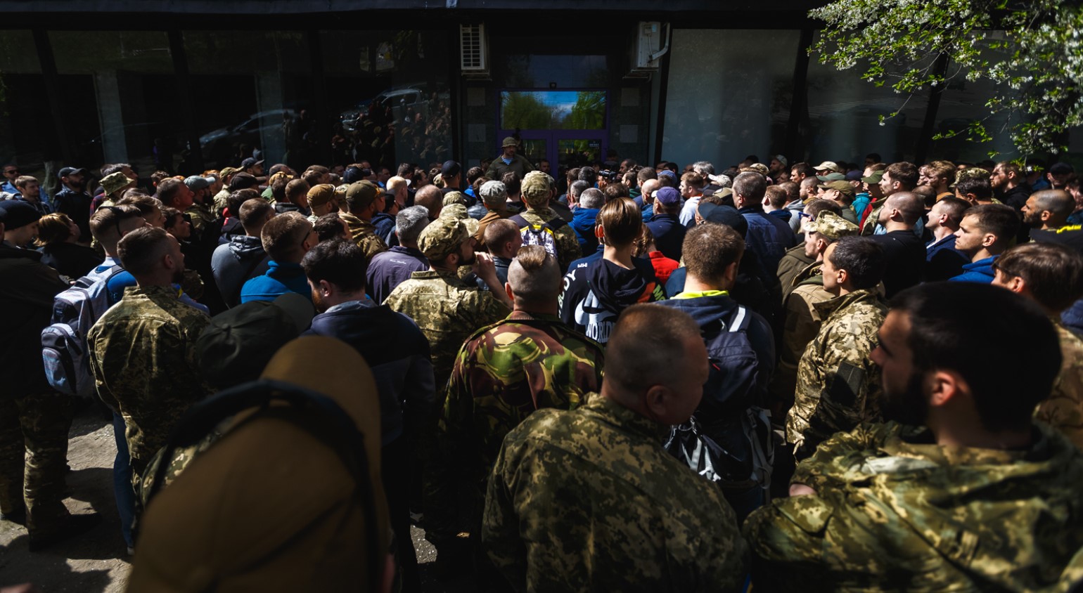 Охочі вступити у 47-й окремий штурмовий батальйон. 2022 рік. Україна. Фото: ukrainer.net