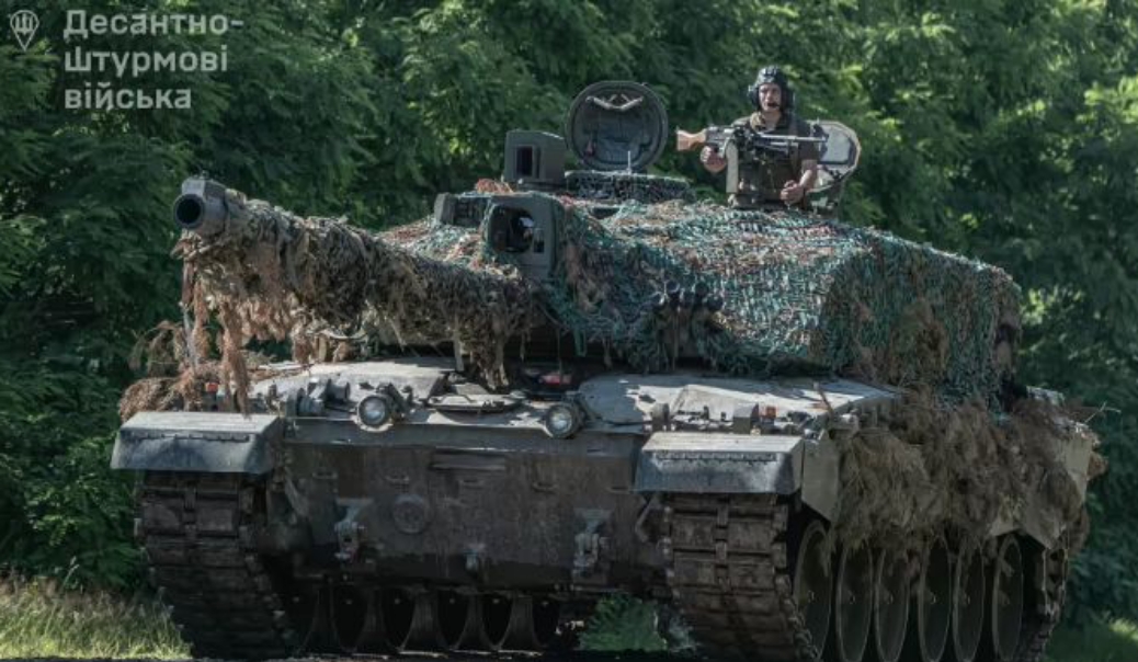 British Challenger 2 tanks arrive in Poland