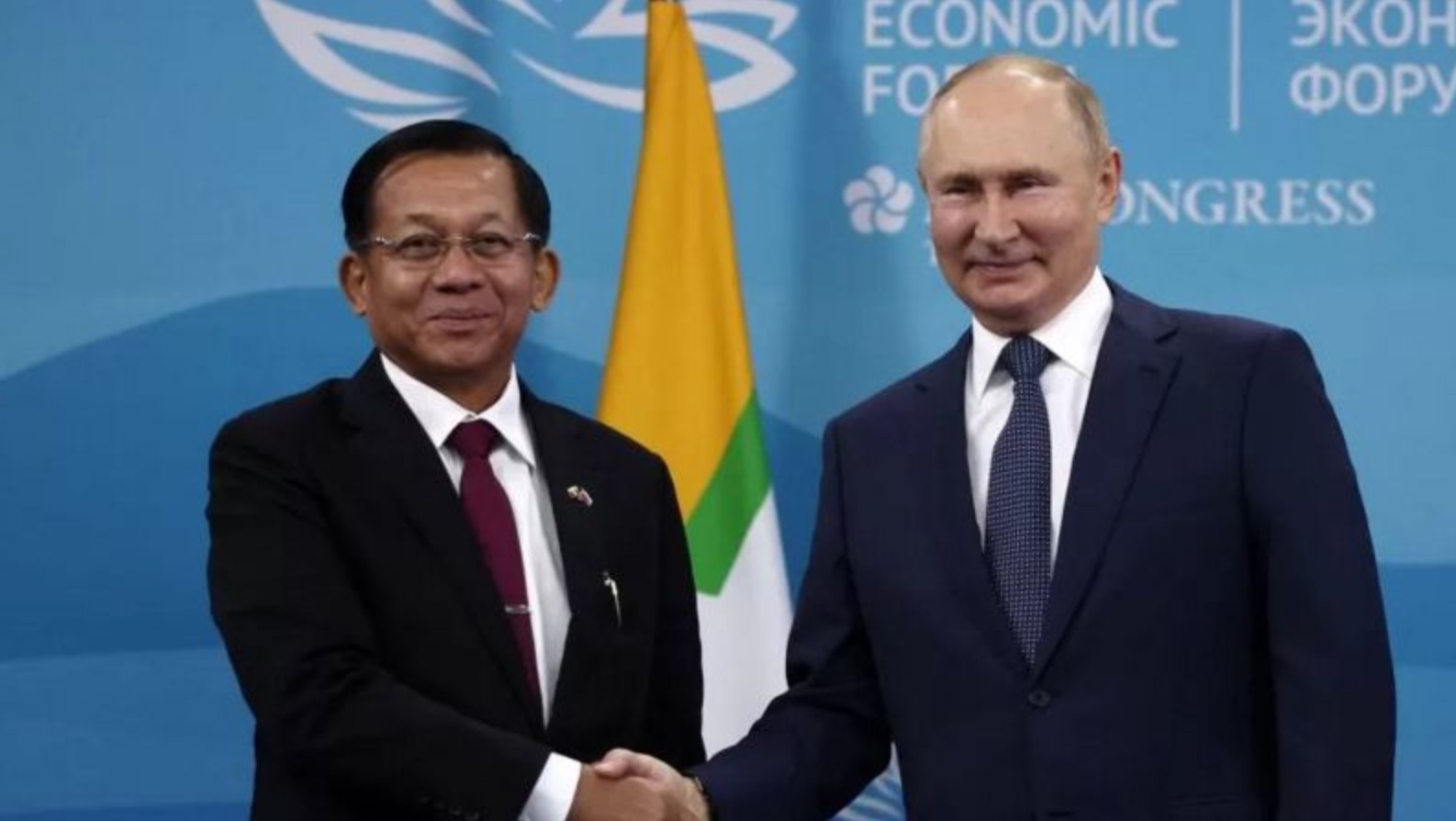 Глава бірманської хунти Мін Аун Хлайн та президент Росії Володимир Путін на зустрічі у 2022 році. Фото: ЗМІ РФ