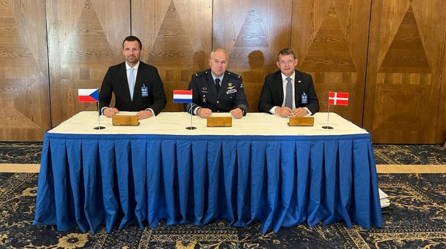Міністри оборони Данії та Нідерландів, а також заступник міністра оборони Чехії Даніель Блажковец Міністерство оборони Чехії. Фото: Міноборони Чехії