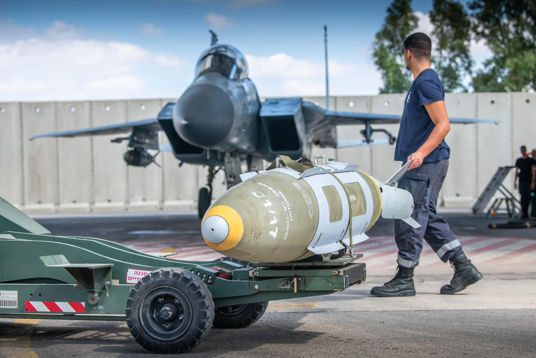 F-15 та авіаційна бомба з комплектом JDAM. Жовтень 2023. Ізраїль. Фото: Повітряні сили Ізраїлю