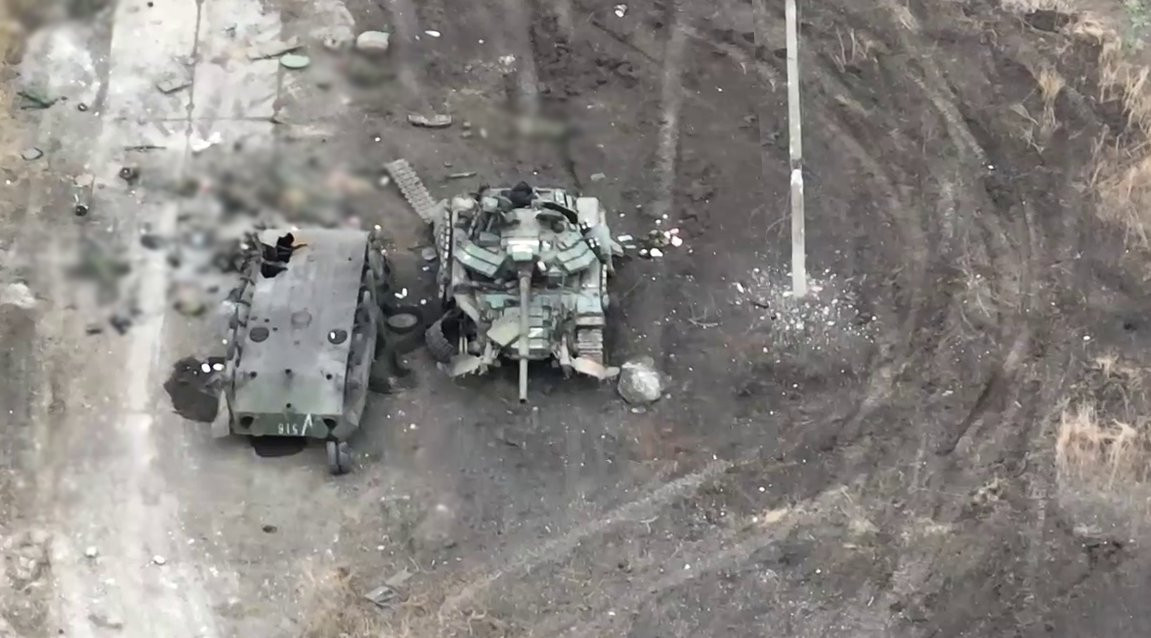 Російські БТР-50 та Т-64БВ у районі Авдіївки. Джерело: Ukraine Weapons Tracker.