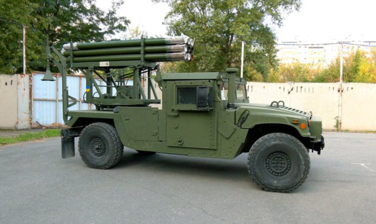 120-мм реактивна установка на шасі HMMWV українських військових. Жовтень 2023. Україна. Фото "Суспільне"