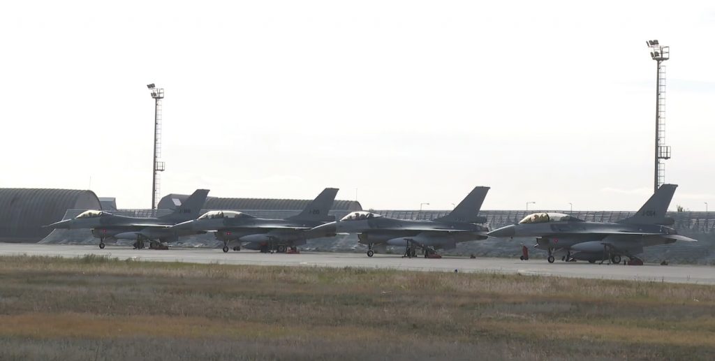 Винищувачі F-16 Повітряних сил Нідерландів у Румунії. Листопад 2023. Кадр з відео Valahia News