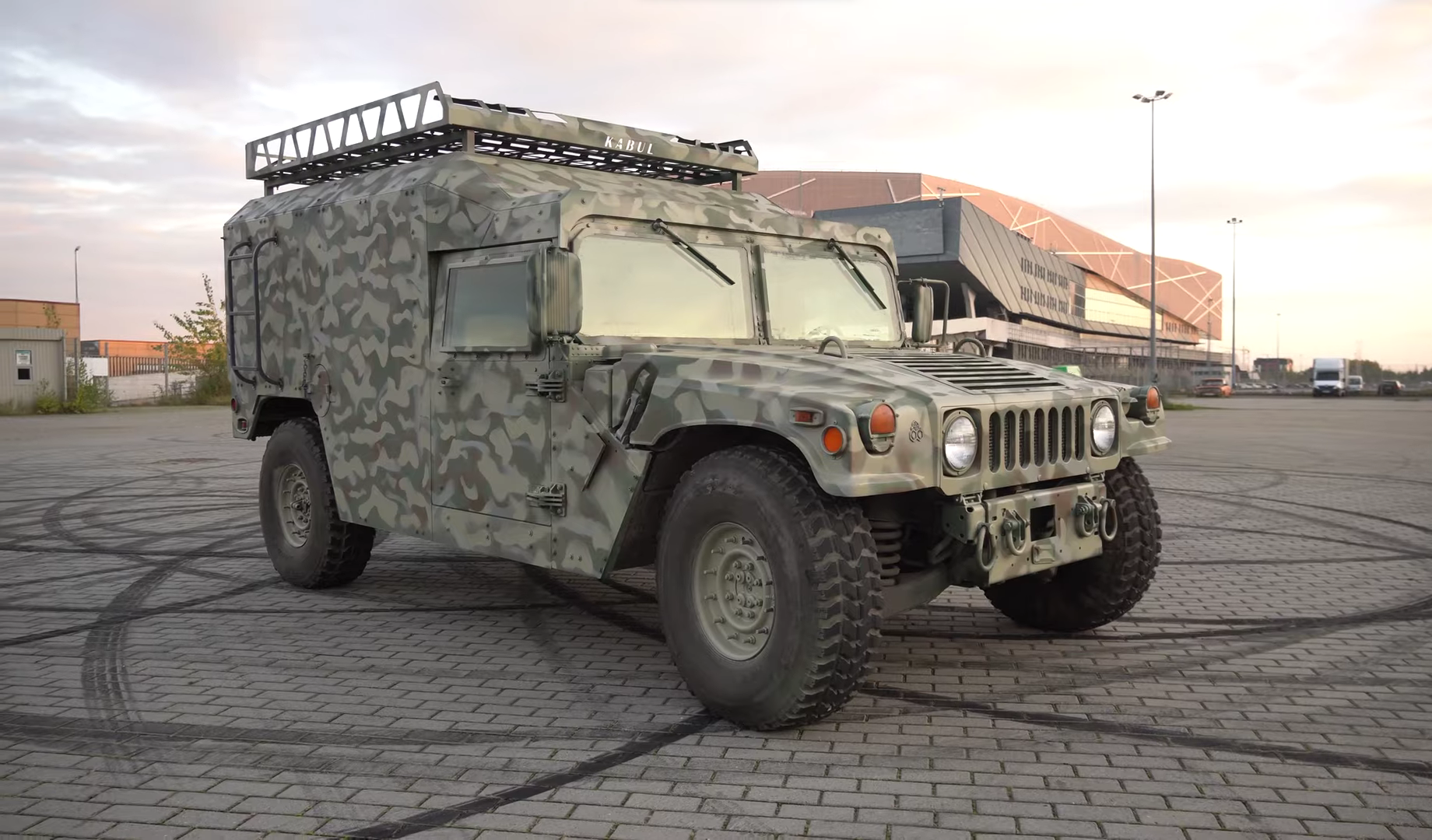 Армійський позашляховик HMMWV переобладнаний у медевак, 2023 рік. Фото: Iron Nuts