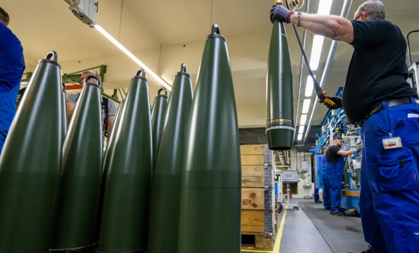 Виробництво 155-мм снарядів на заводі Rheinmetall. Фото: Philipp Schulze