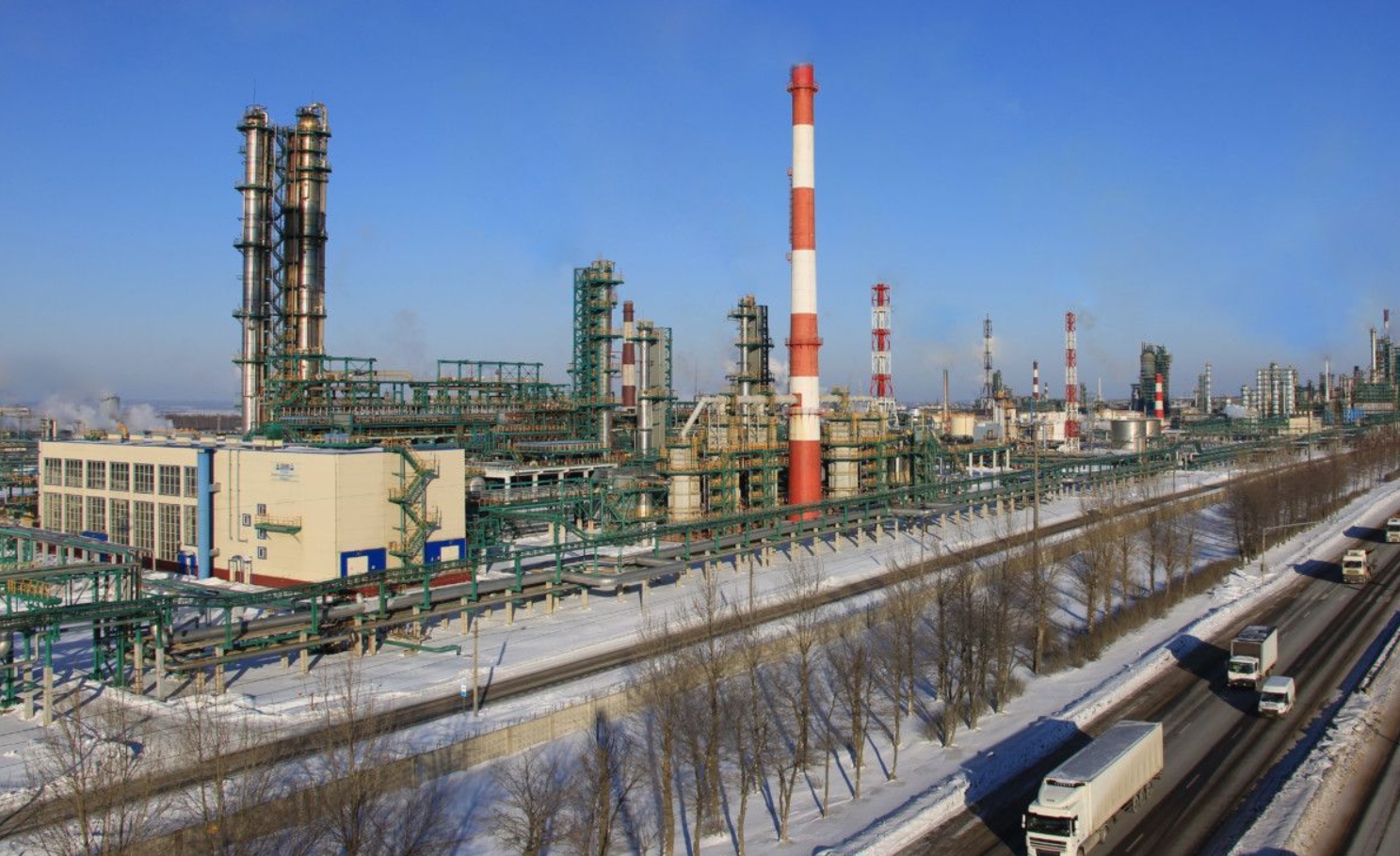 Російський завод «Славнефть-ЯНОС». Фото з сайт підприємства