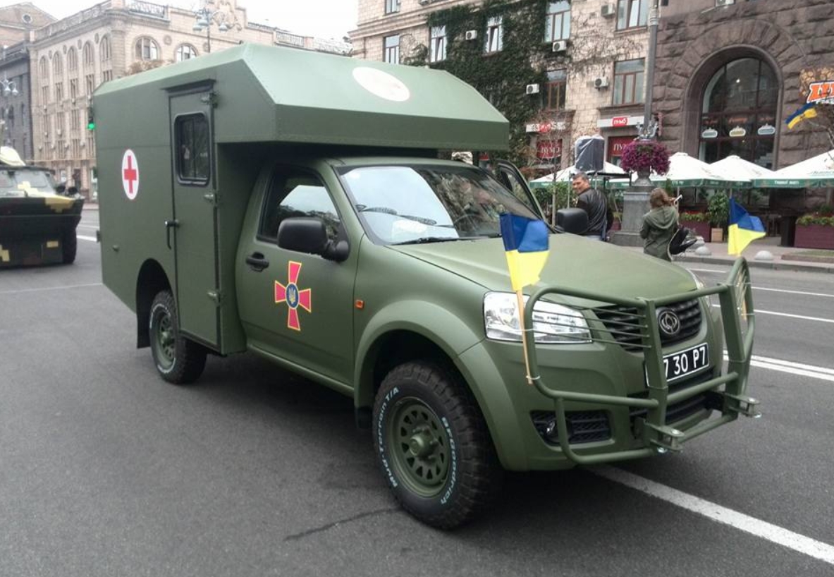Санітарний позашляховик «Богдан-2251» українських військових