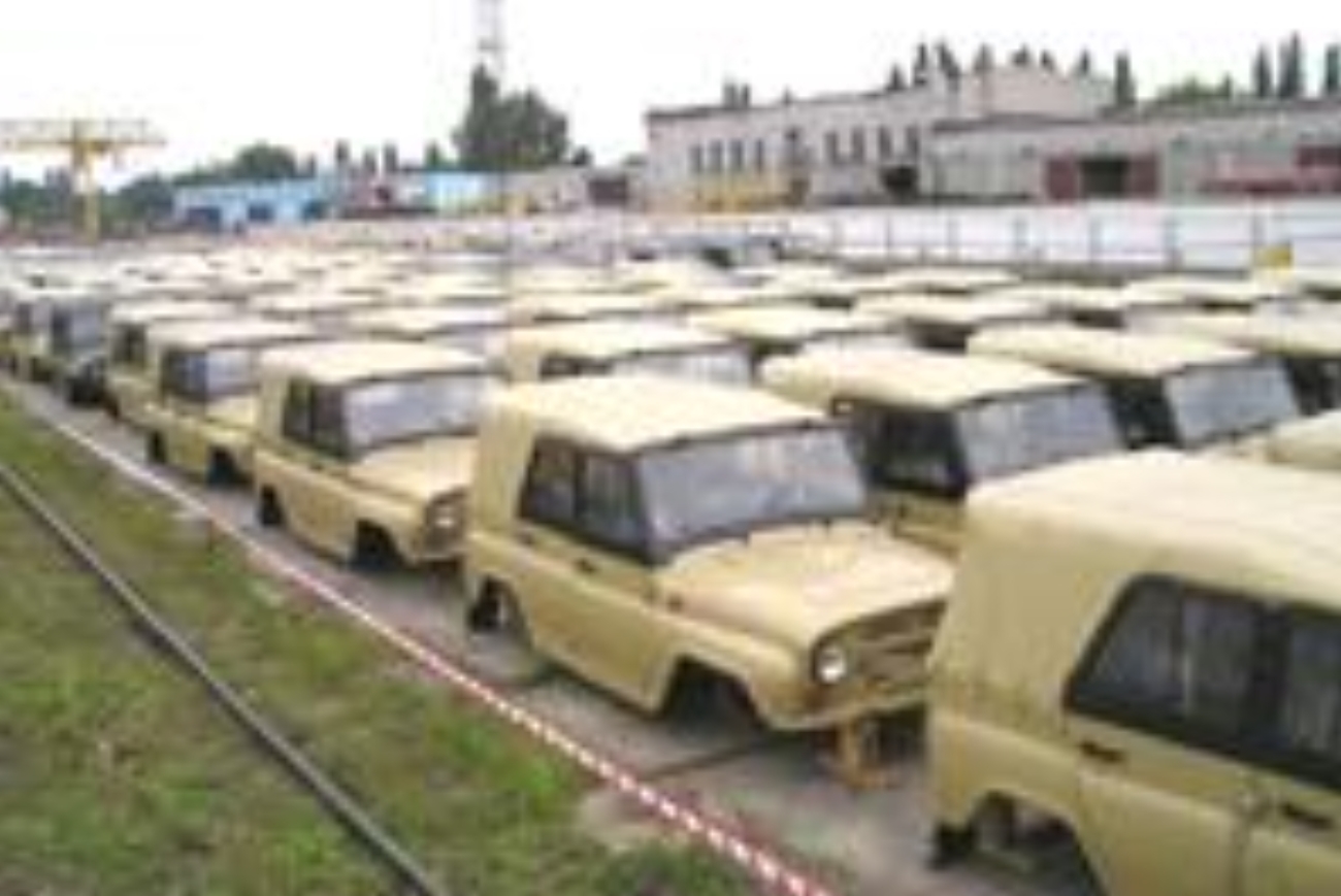 Збирання позашляховиків УАЗ Hunter на Кременчуцькому автоскладальному заводі (КрАСЗ). 2004 рік