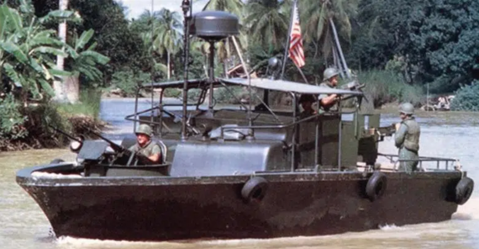 Річковий патрульний катер PBR США у В'єтнамі. Фото: americangimuseum.org