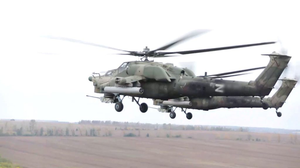 Пара російських ударних гелікоптерів Ми-28 в Україні, 2023 рік.