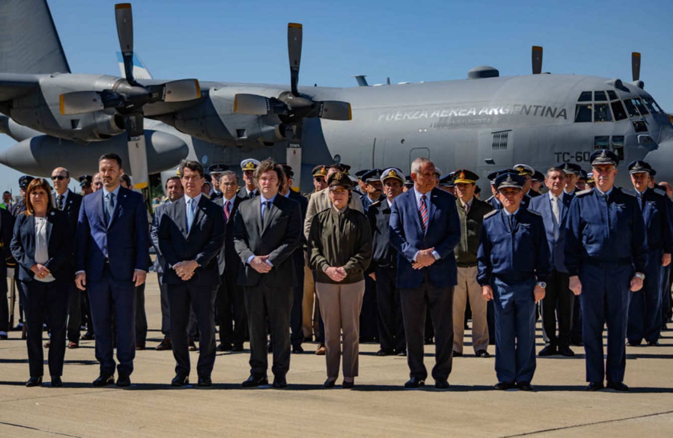 США пожертвували армії Аргентини літак C-130h Hercules - Мілітарний