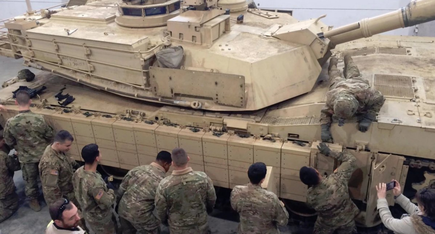 Установка блоків динамічного захисту M19 là ARAT-1 trên M1 Abrams, được trang bị cho Quân đội Hoa Kỳ