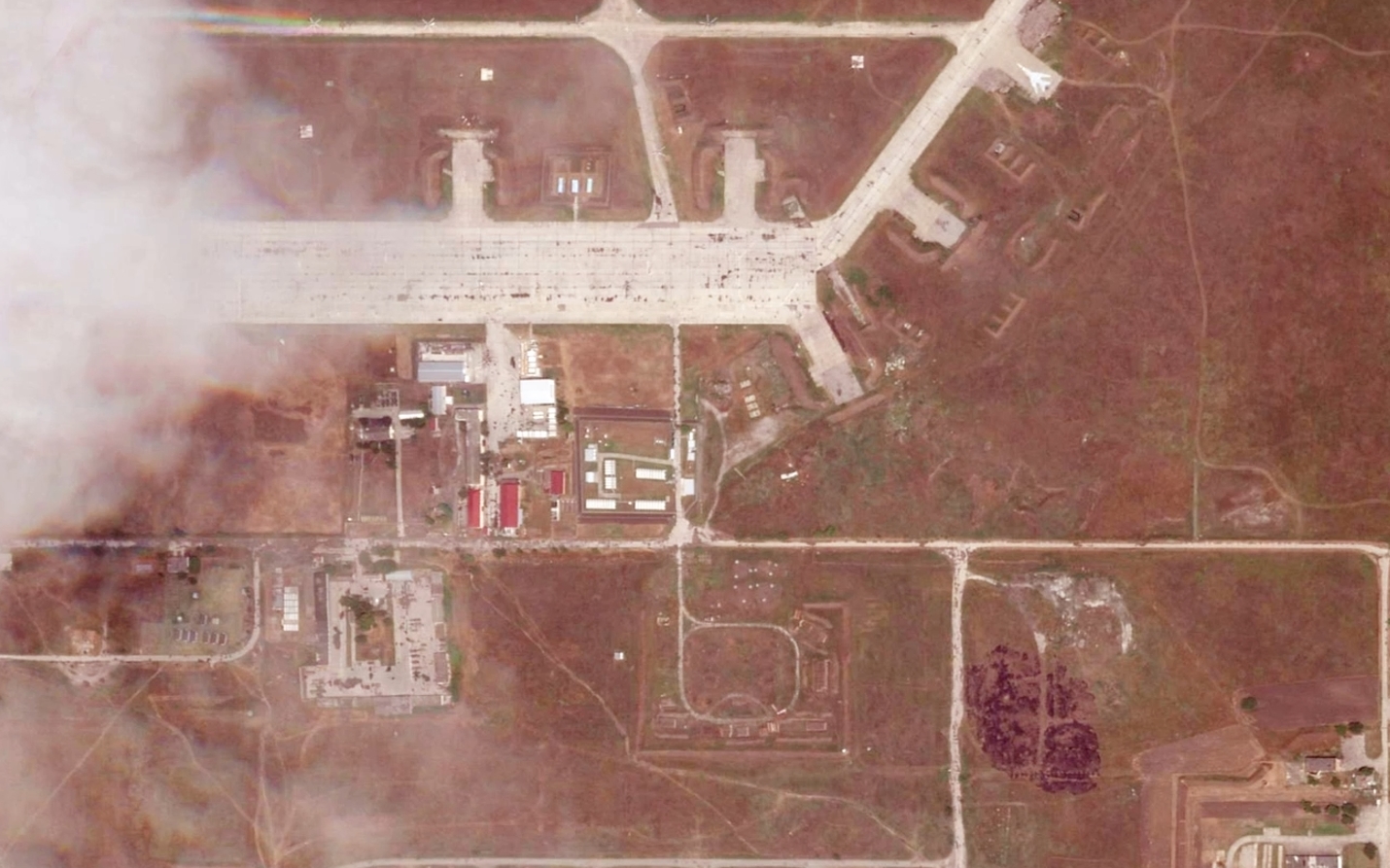 Russians withdraw warplanes from attacked Mozdok military air base ...