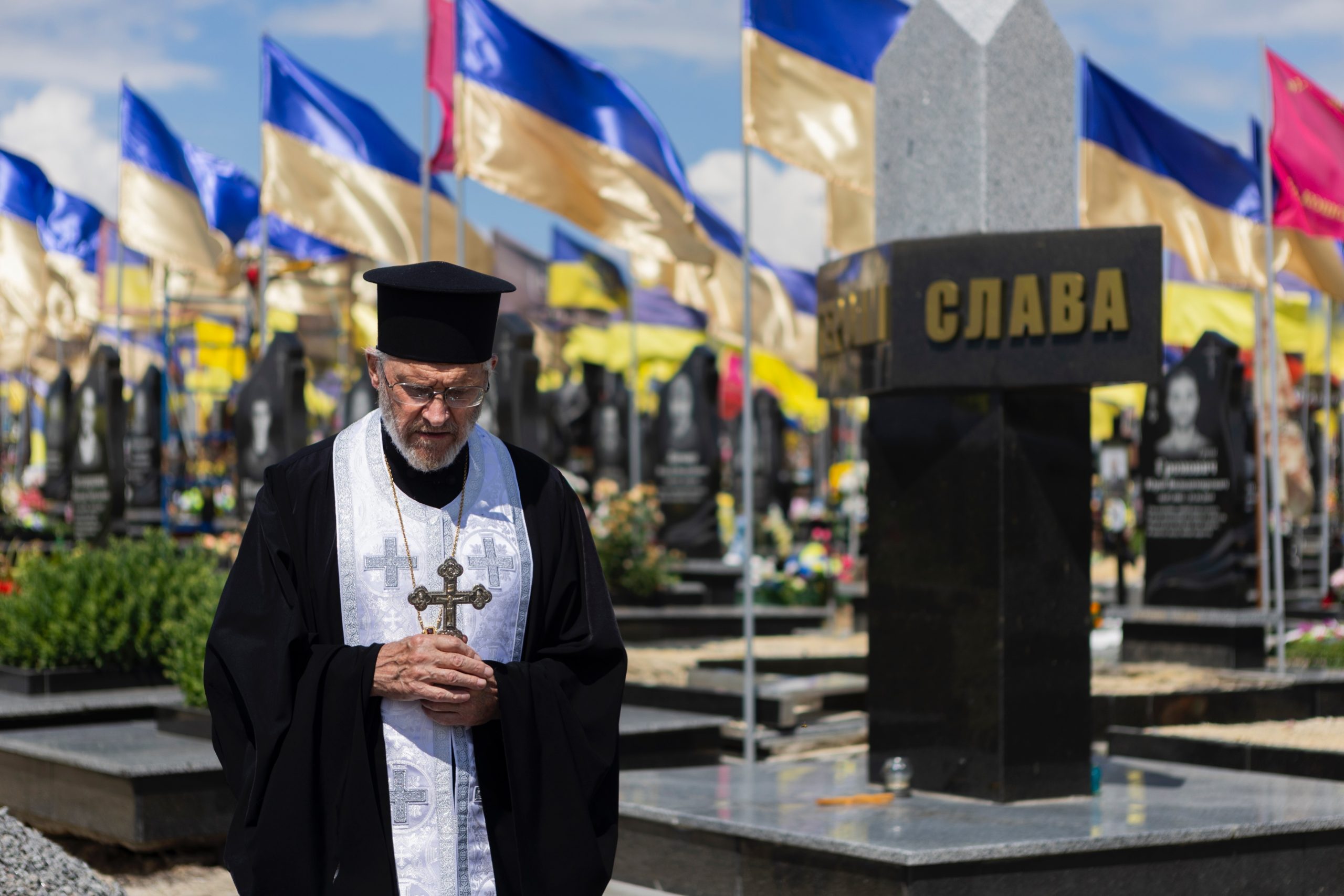 Кладовище на Харківщині, на якому поховані загиблі українські воїни. Червень 2024. Україна. Фото на тему "Втрати/Загиблі": kharkiv.eurosolidarity.org