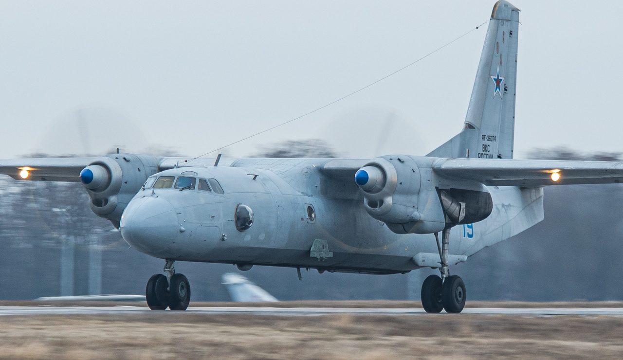 Російський військово-транспортний літак Ан-26 з бортовим номером RF-36074, авіабаза Ростов-на-Дону, 16 грудня 2020. Фото: Daniil Popov