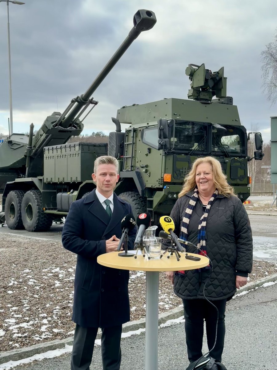 Paul Jonsson in front of the Archer self-propelled gun system with MAN HX2 chassis. Source: The politician's X account